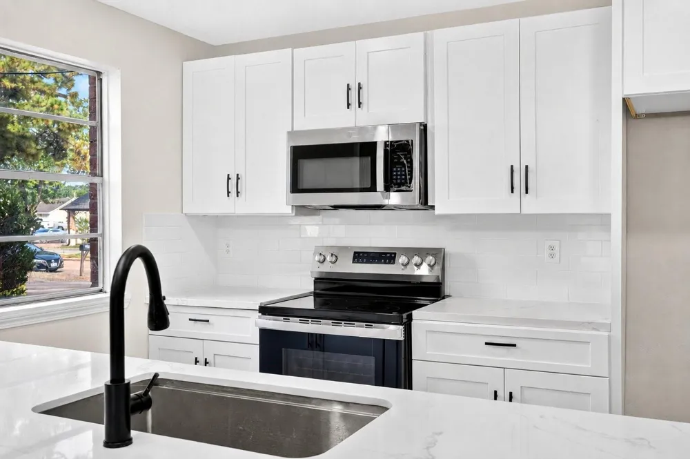 2426 Woodsdale Boulevard Houston, TX 77038