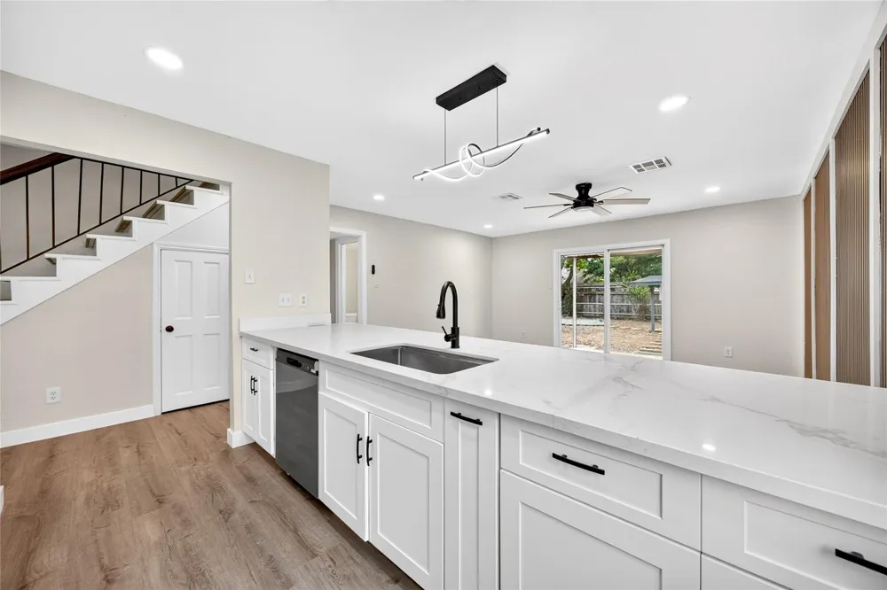 2426 Woodsdale Boulevard Houston, TX 77038