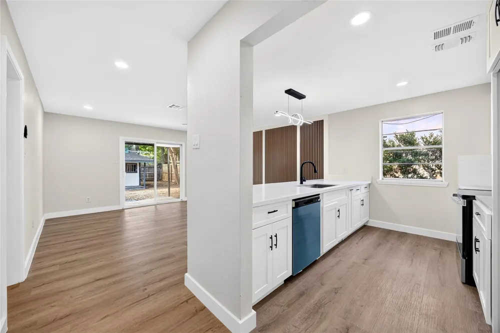 2426 Woodsdale Boulevard Houston, TX 77038