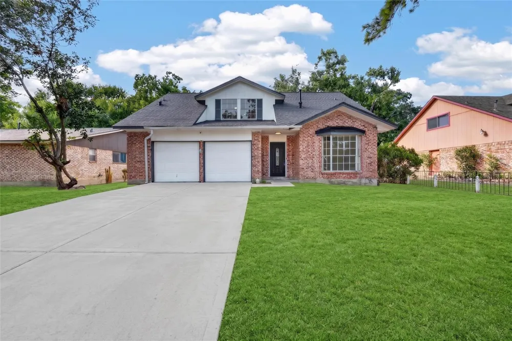 2426 Woodsdale Boulevard Houston, TX 77038