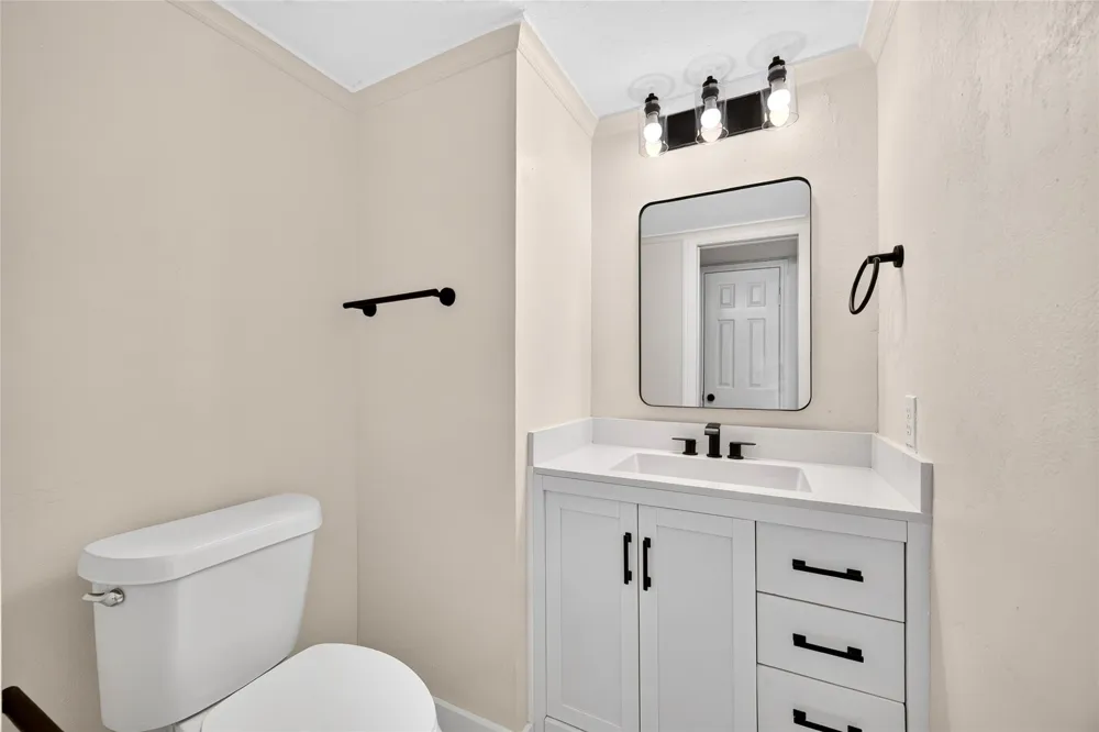 2426 Woodsdale Boulevard Houston, TX 77038