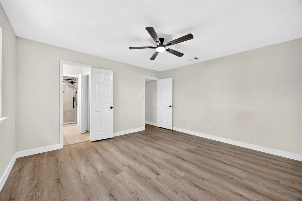 2426 Woodsdale Boulevard Houston, TX 77038