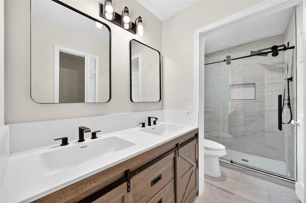 2426 Woodsdale Boulevard Houston, TX 77038