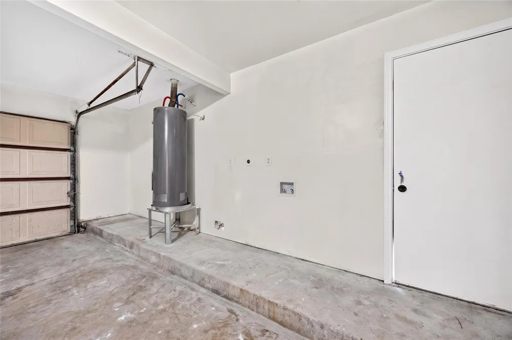 2426 Woodsdale Boulevard Houston, TX 77038