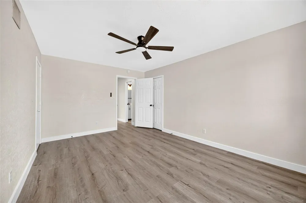 2426 Woodsdale Boulevard Houston, TX 77038