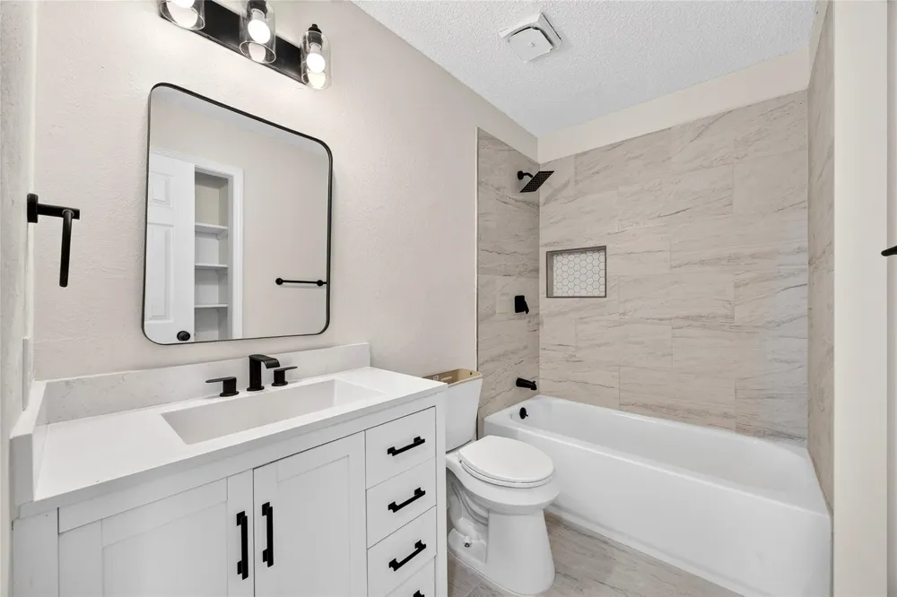 2426 Woodsdale Boulevard Houston, TX 77038