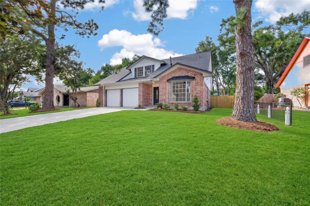 2426 Woodsdale Boulevard Houston, TX 77038