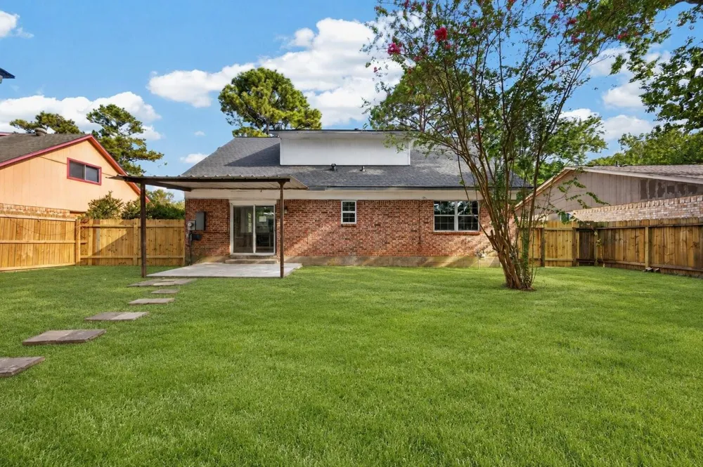 2426 Woodsdale Boulevard Houston, TX 77038