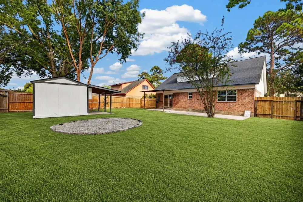 2426 Woodsdale Boulevard Houston, TX 77038