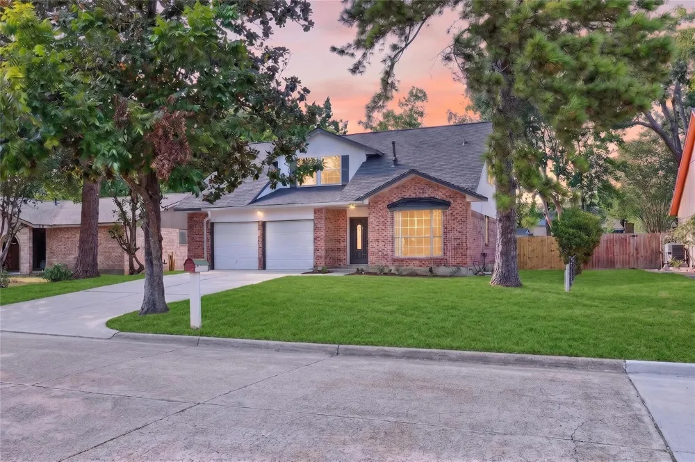 2426 Woodsdale Boulevard Houston, TX 77038