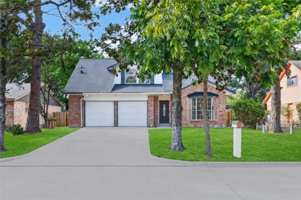 2426 Woodsdale Boulevard Houston, TX 77038