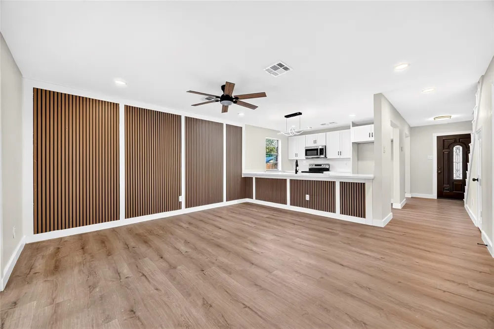 2426 Woodsdale Boulevard Houston, TX 77038