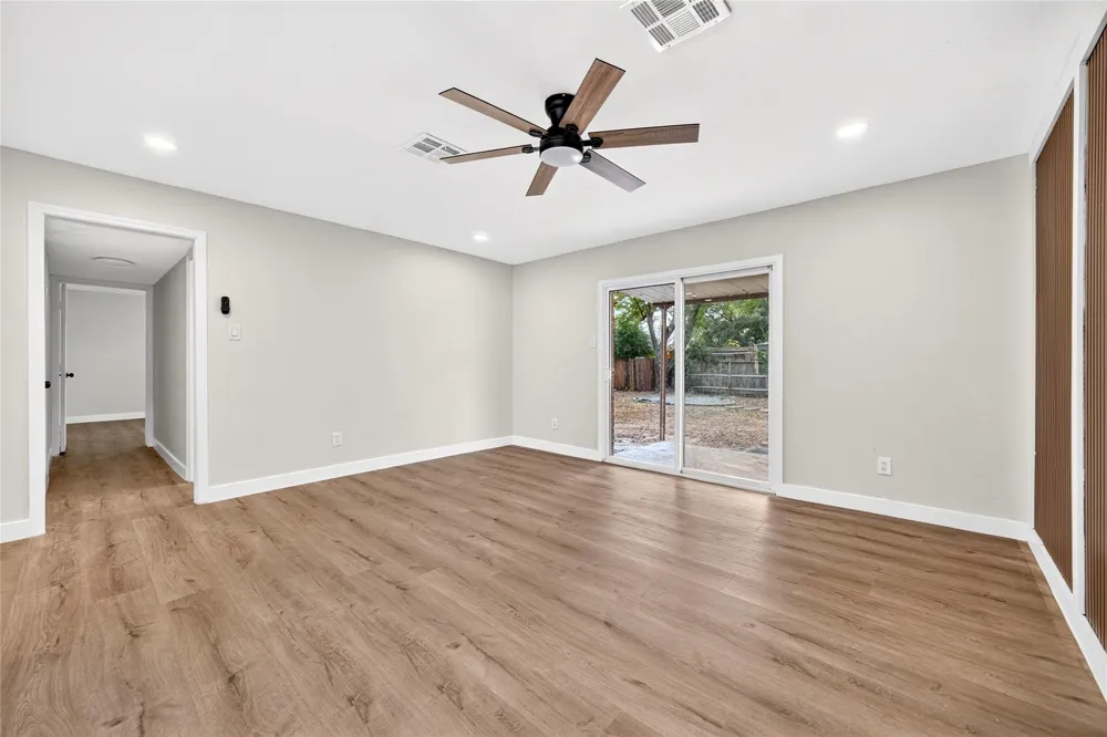 2426 Woodsdale Boulevard Houston, TX 77038