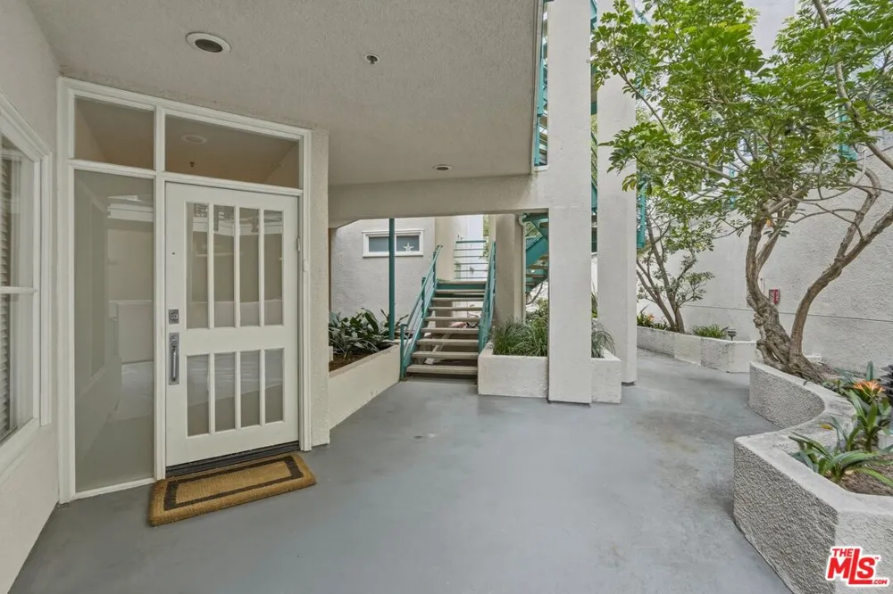 2115 3rd Street Santa Monica, CA 90405