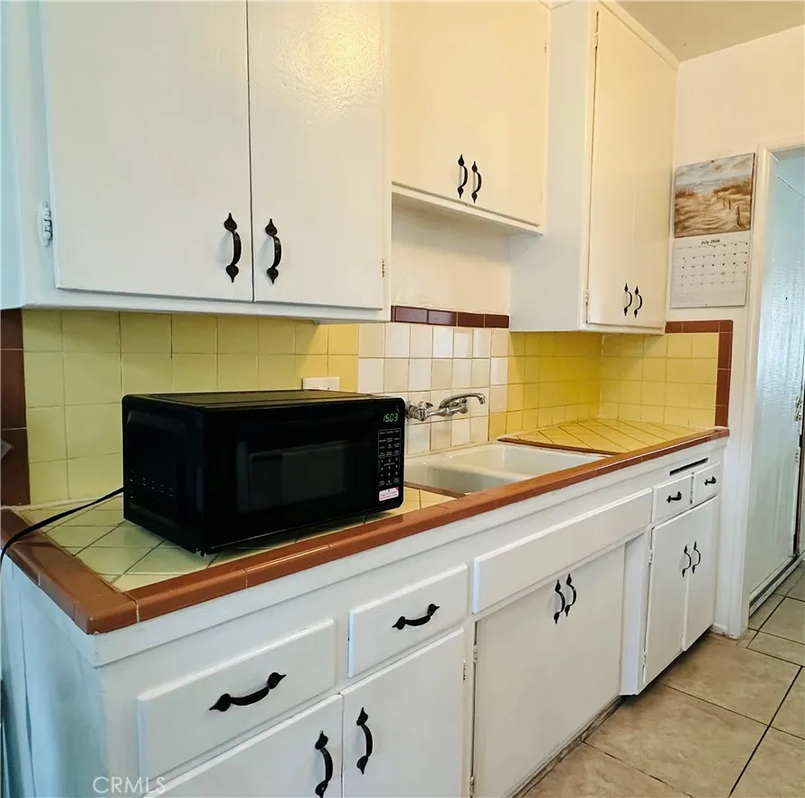 8500 Sunland Los Angeles, CA 91352
