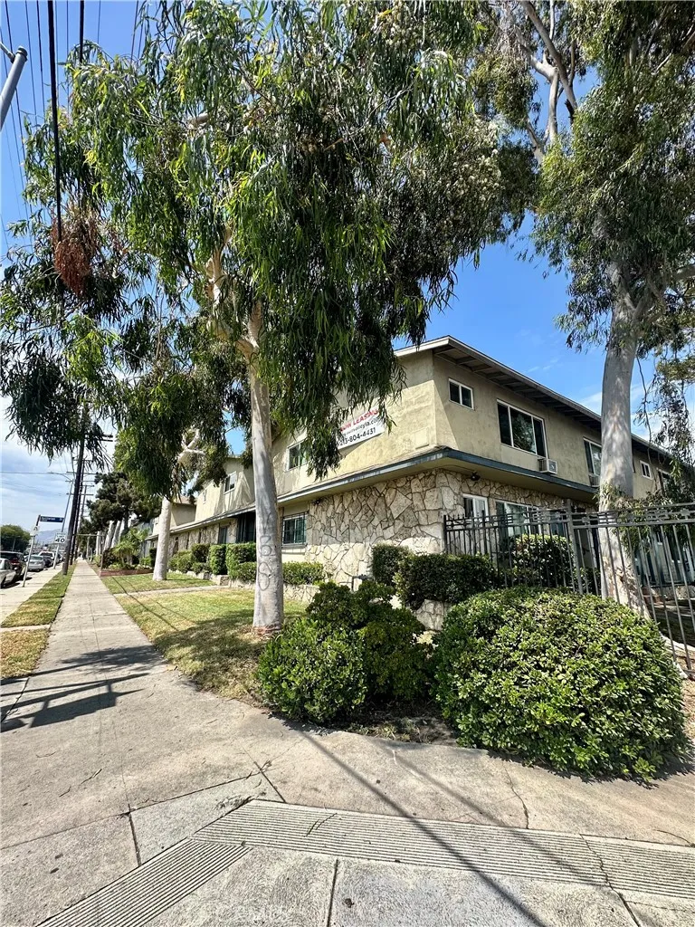 8500 Sunland Los Angeles, CA 91352