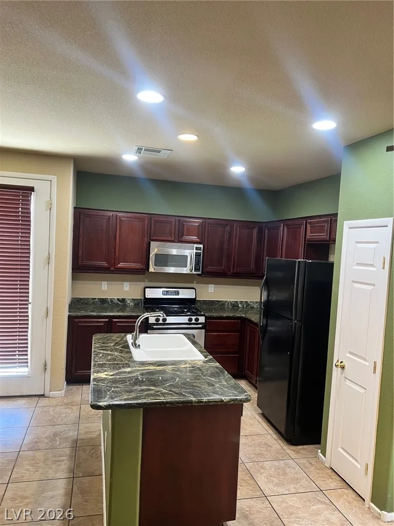 8177 SAILOR POINT AVENUE Las Vegas, NV 89147