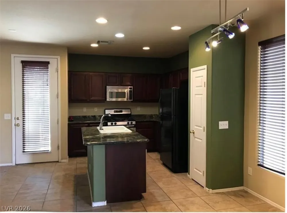 8177 SAILOR POINT AVENUE Las Vegas, NV 89147