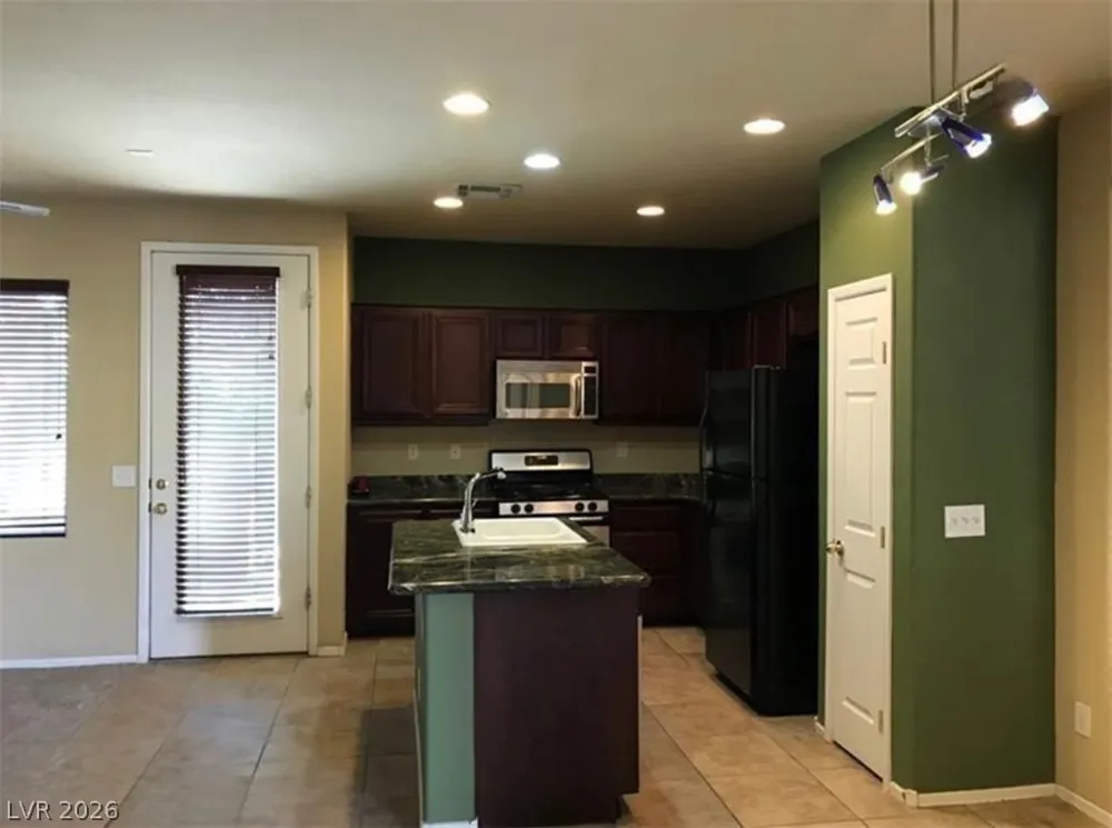 8177 SAILOR POINT AVENUE Las Vegas, NV 89147