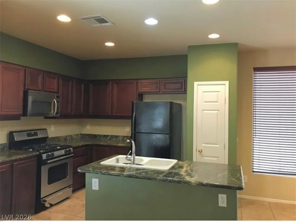8177 SAILOR POINT AVENUE Las Vegas, NV 89147