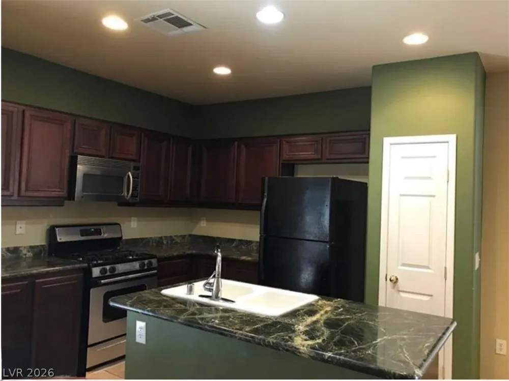 8177 SAILOR POINT AVENUE Las Vegas, NV 89147