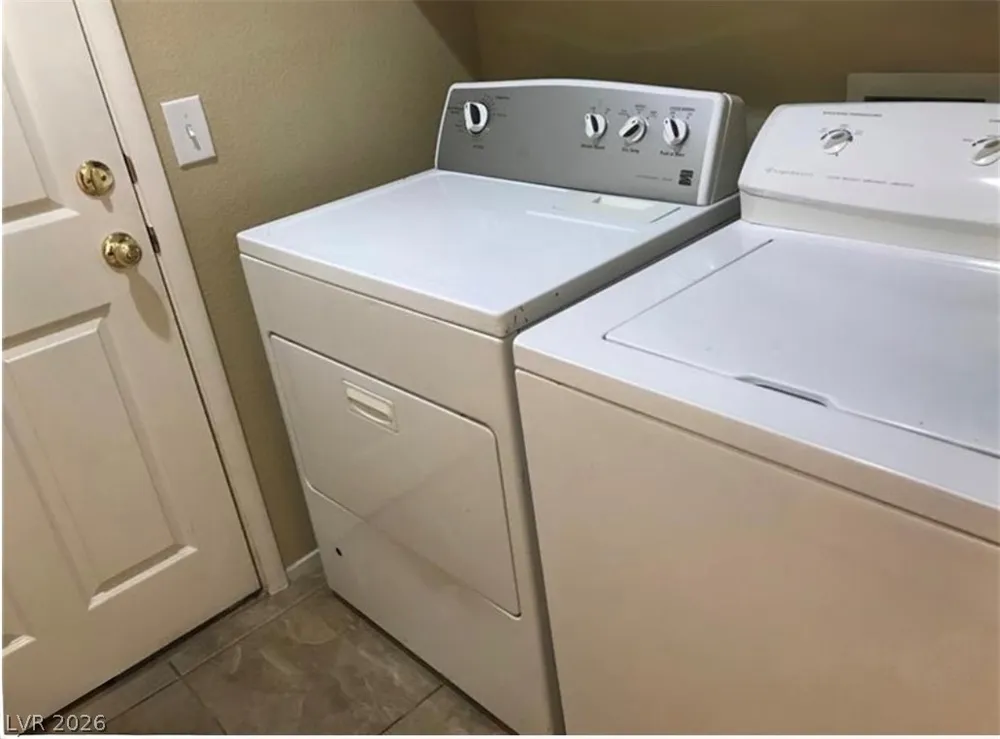 8177 SAILOR POINT AVENUE Las Vegas, NV 89147