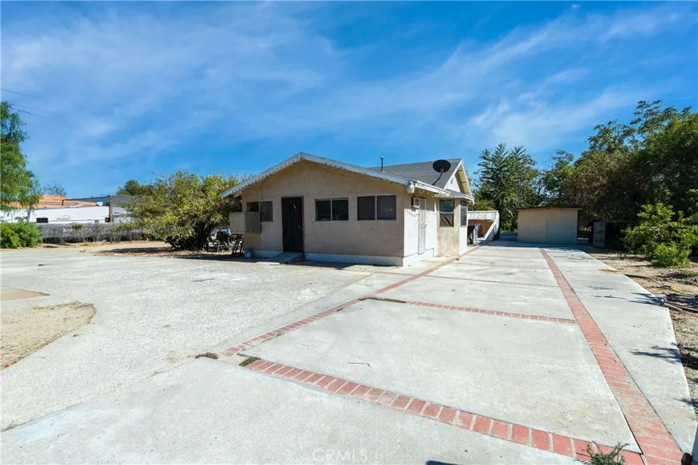 2471 W 1st San Bernardino, CA 92407