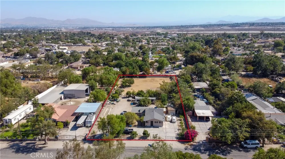 2471 W 1st San Bernardino, CA 92407