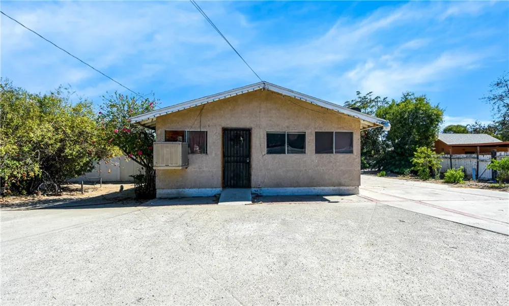 2471 W 1st San Bernardino, CA 92407