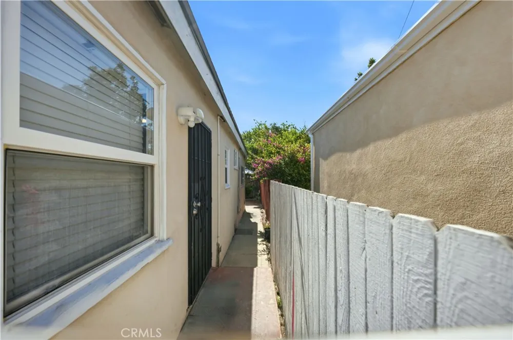 9234 Elizabeth Avenue South Gate, CA 90280