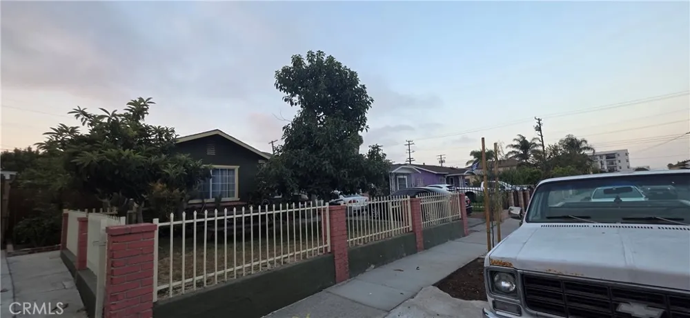 1139 E 65th Inglewood, CA 90302