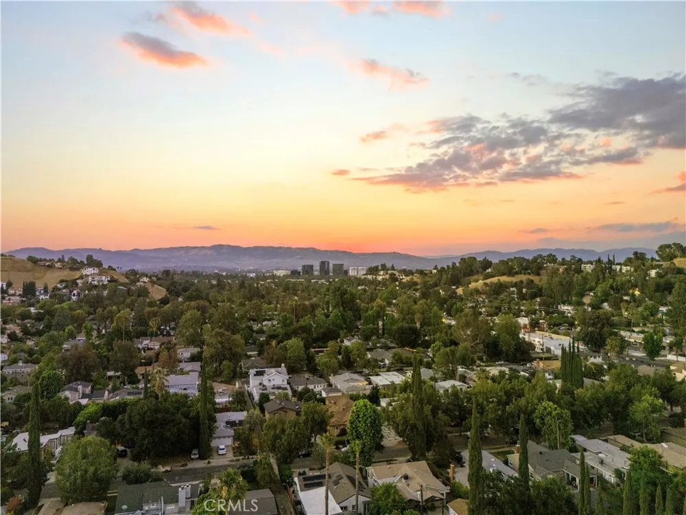 22125 Avenue Morelos Woodland Hills, CA 91364