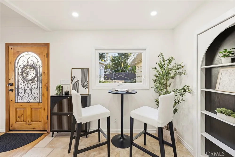 22125 Avenue Morelos Woodland Hills, CA 91364