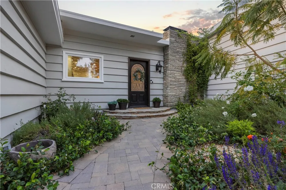 22125 Avenue Morelos Woodland Hills, CA 91364
