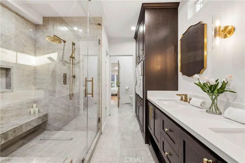 22125 Avenue Morelos Woodland Hills, CA 91364