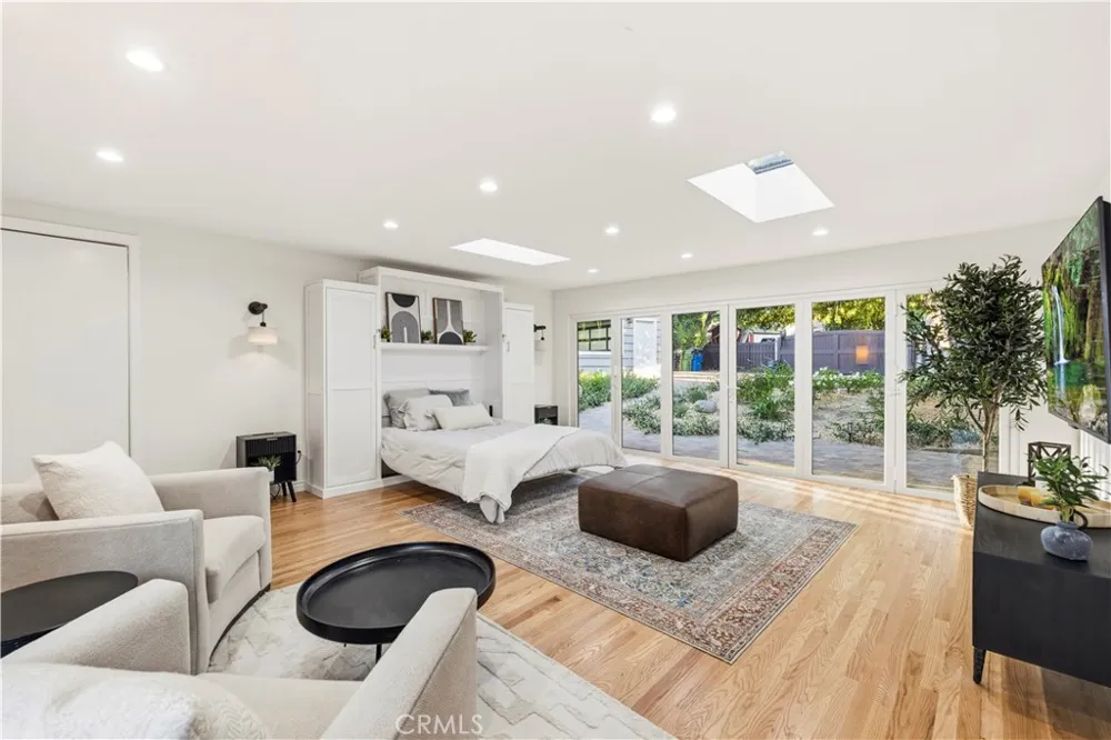 22125 Avenue Morelos Woodland Hills, CA 91364