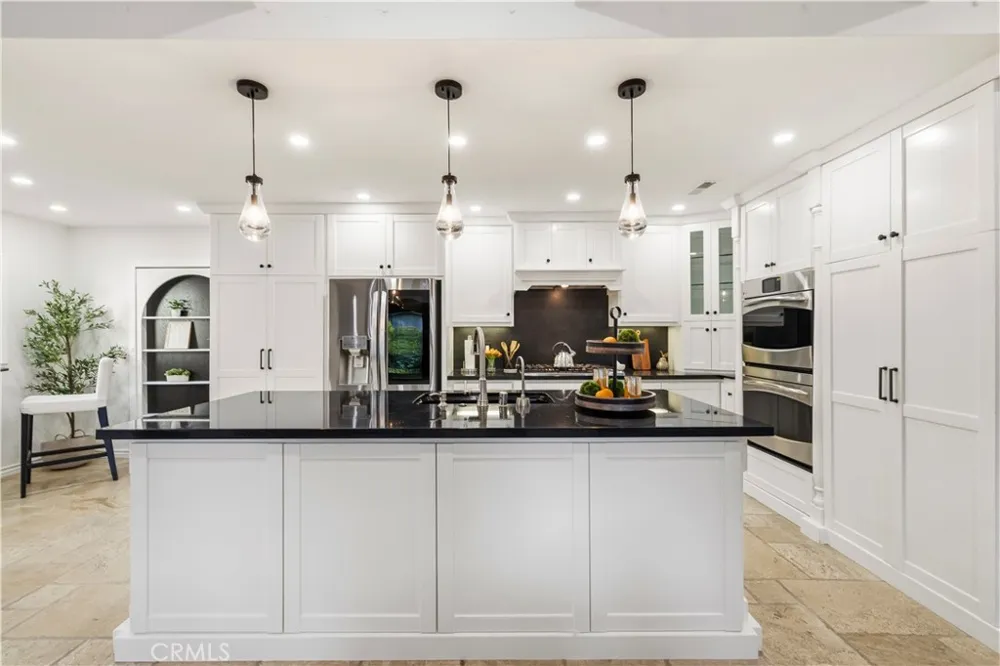 22125 Avenue Morelos Woodland Hills, CA 91364