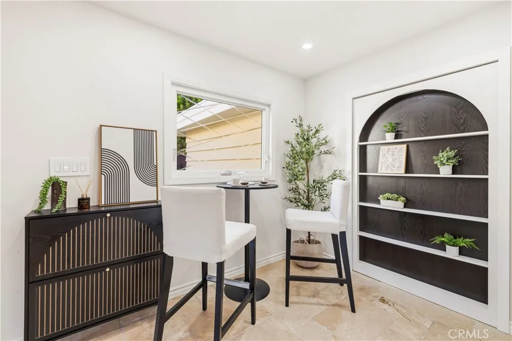 22125 Avenue Morelos Woodland Hills, CA 91364