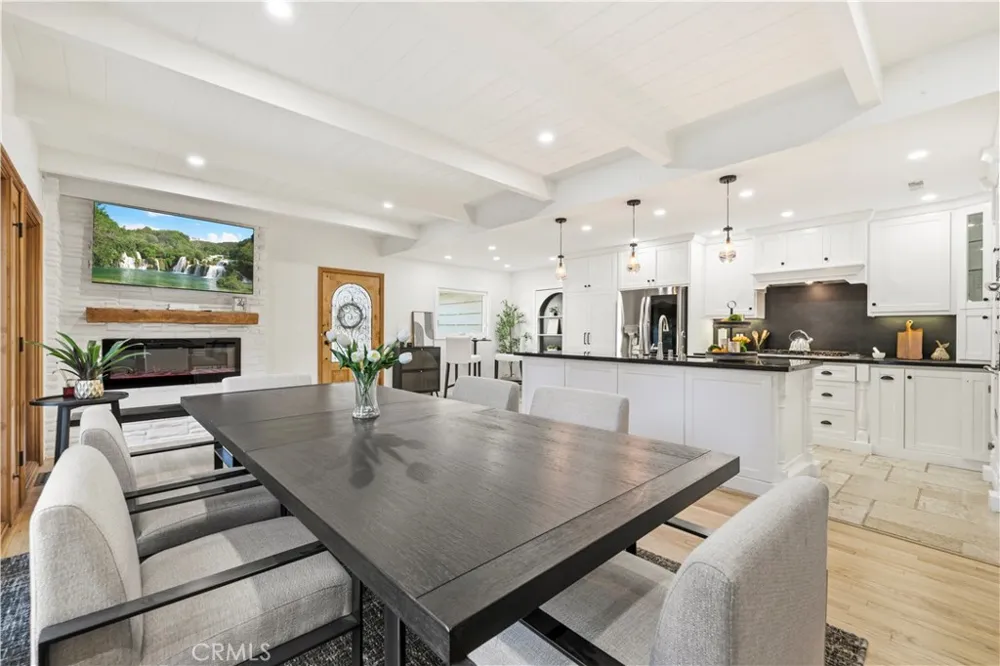 22125 Avenue Morelos Woodland Hills, CA 91364