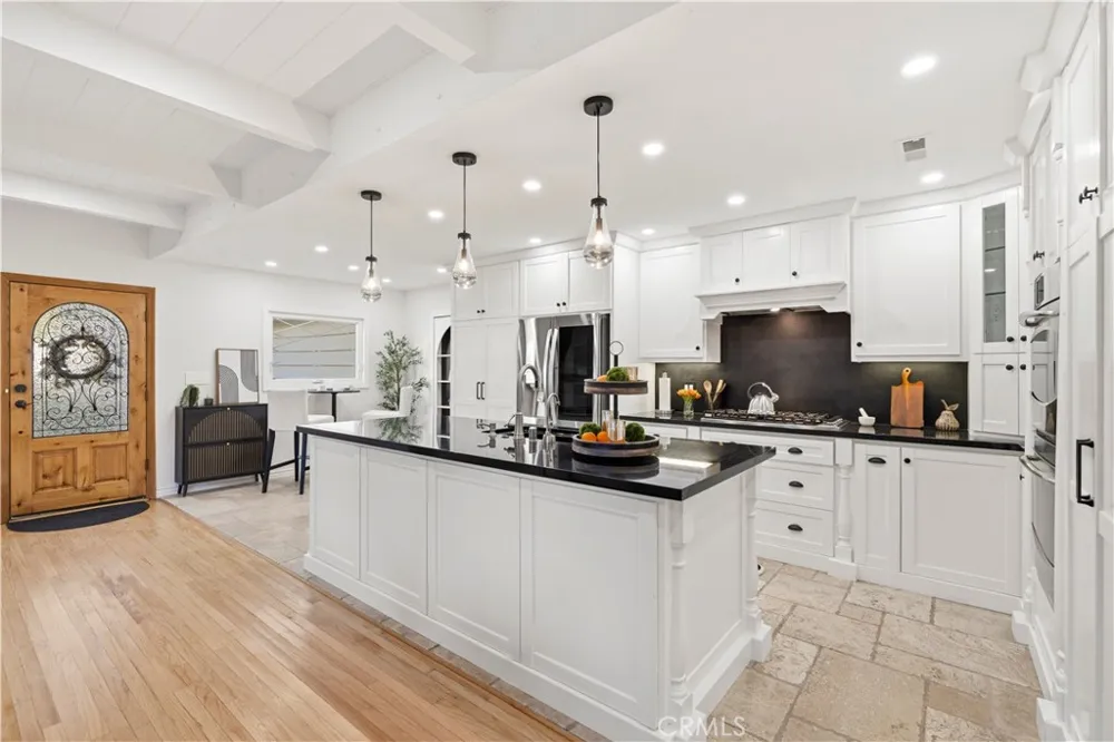 22125 Avenue Morelos Woodland Hills, CA 91364