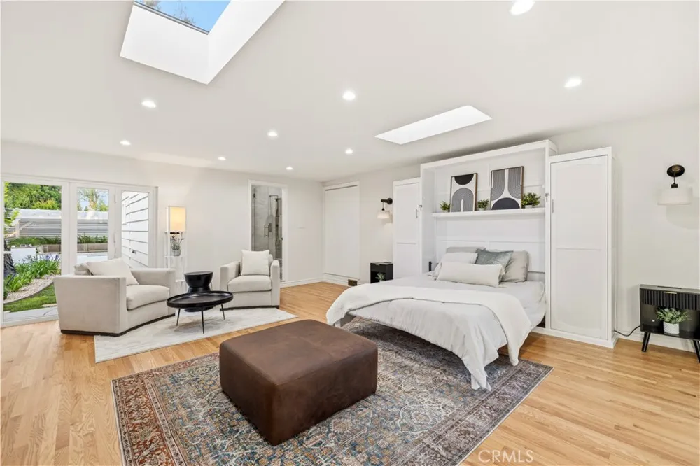 22125 Avenue Morelos Woodland Hills, CA 91364