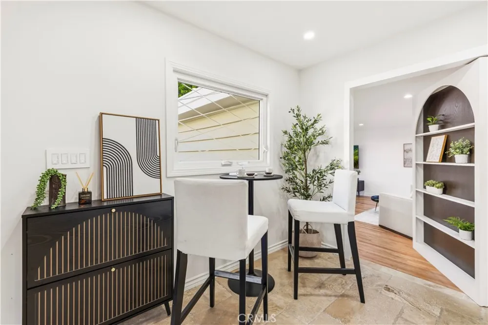 22125 Avenue Morelos Woodland Hills, CA 91364
