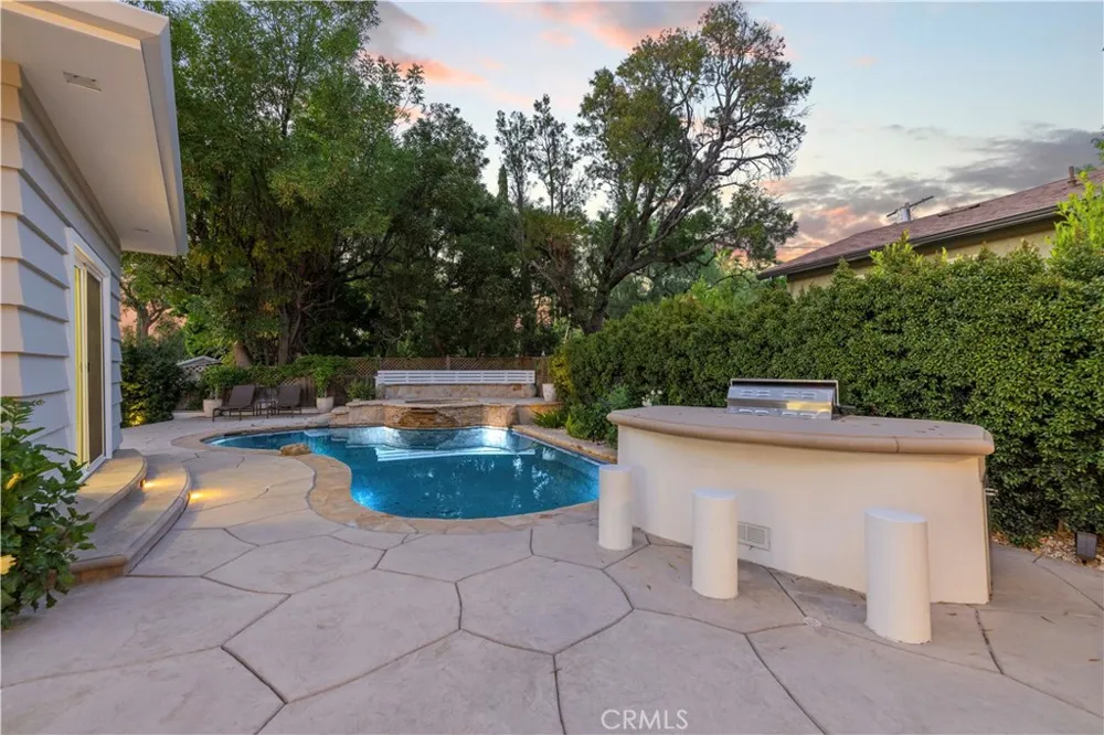 22125 Avenue Morelos Woodland Hills, CA 91364