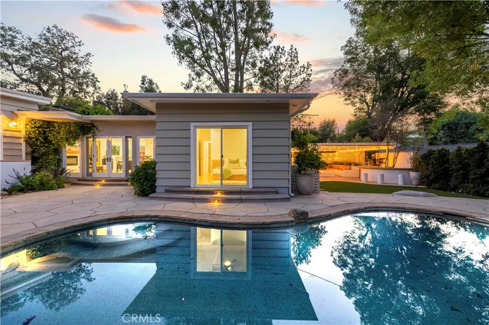 22125 Avenue Morelos Woodland Hills, CA 91364