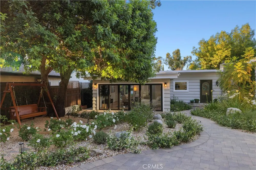 22125 Avenue Morelos Woodland Hills, CA 91364