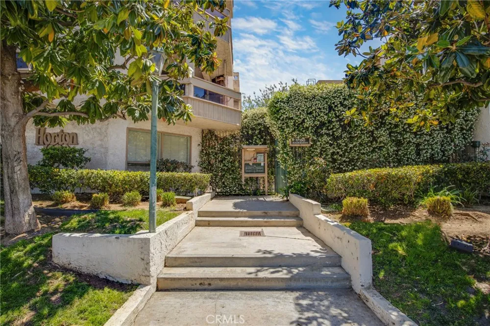 17150 Burbank #23 Encino, CA 91316