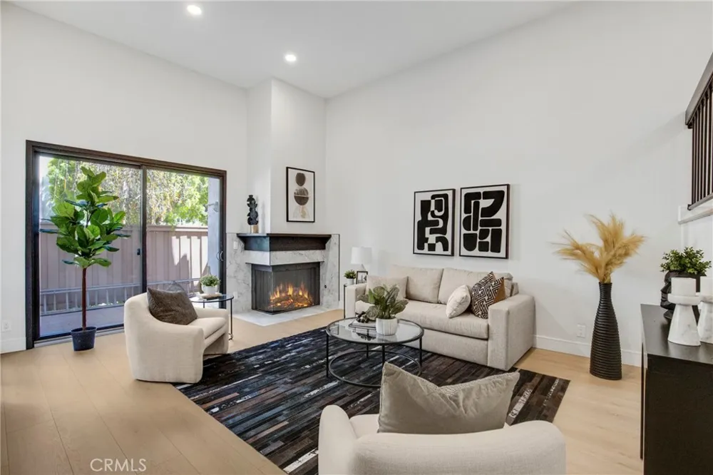 17150 Burbank #23 Encino, CA 91316