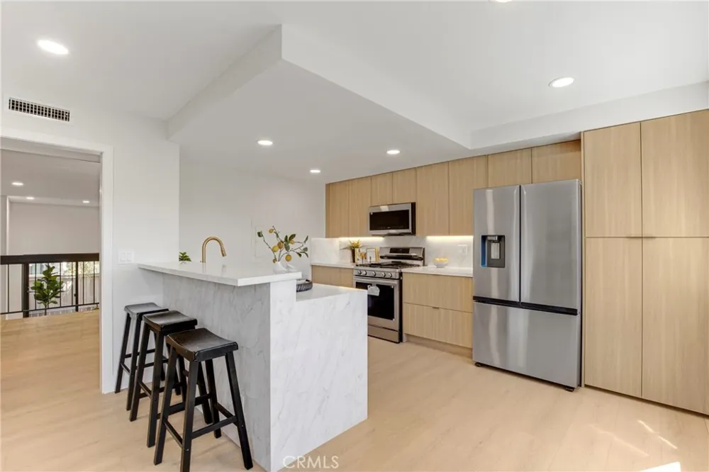 17150 Burbank #23 Encino, CA 91316