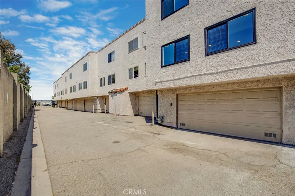 17150 Burbank #23 Encino, CA 91316