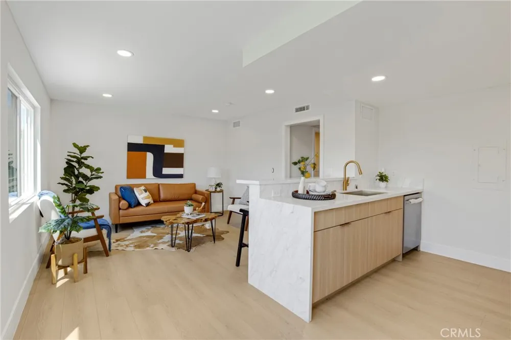 17150 Burbank #23 Encino, CA 91316